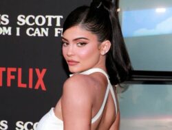 Kylie Jenner Pamer Foto Perut Rata, Tepis Kabar Hamil Anak Timothee Chalamet