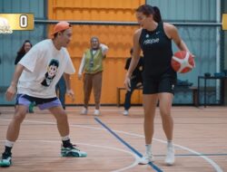 5 Potret Aislinn Konig, Istri Sandy Walsh Tanding Basket Bareng Denny Sumargo