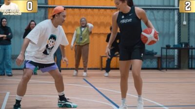 5 Potret Aislinn Konig, Istri Sandy Walsh Tanding Basket Bareng Denny Sumargo